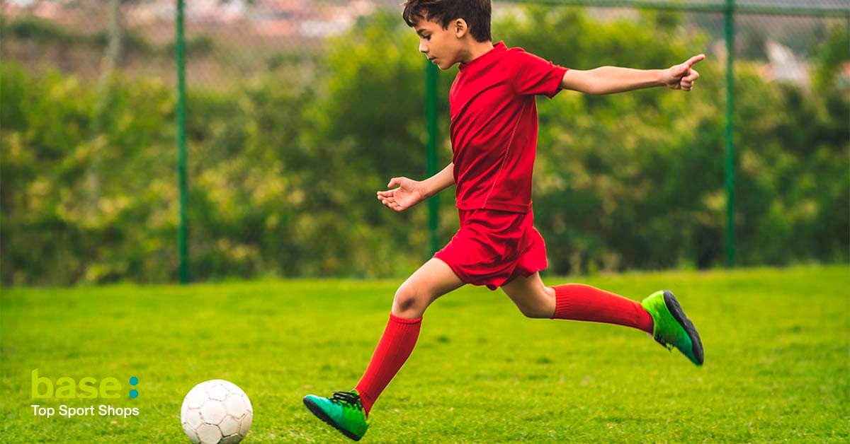 Beneficios de jugar a fútbol en niños y adolescentes